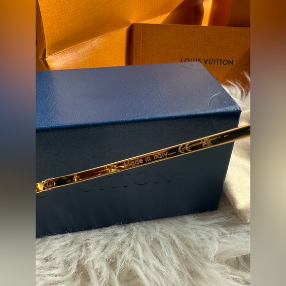 LV Grease Mask Monogram Sunglasses - Picture 8 of 16